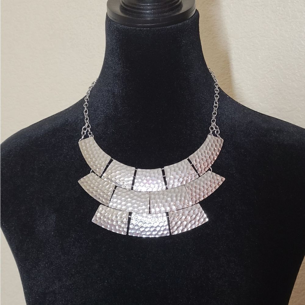 🌿Beautiful silver toned necklace